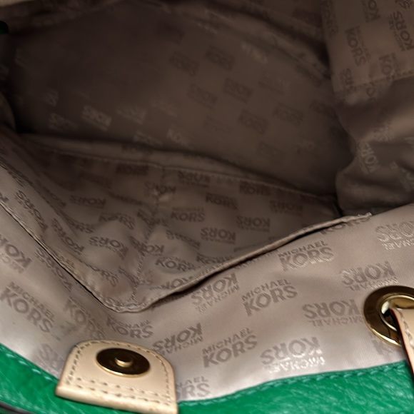 🌸END OF SUMMER SALE 🌸Michael Kors Emerald Green Bucket Bag - Picture 7 of 11